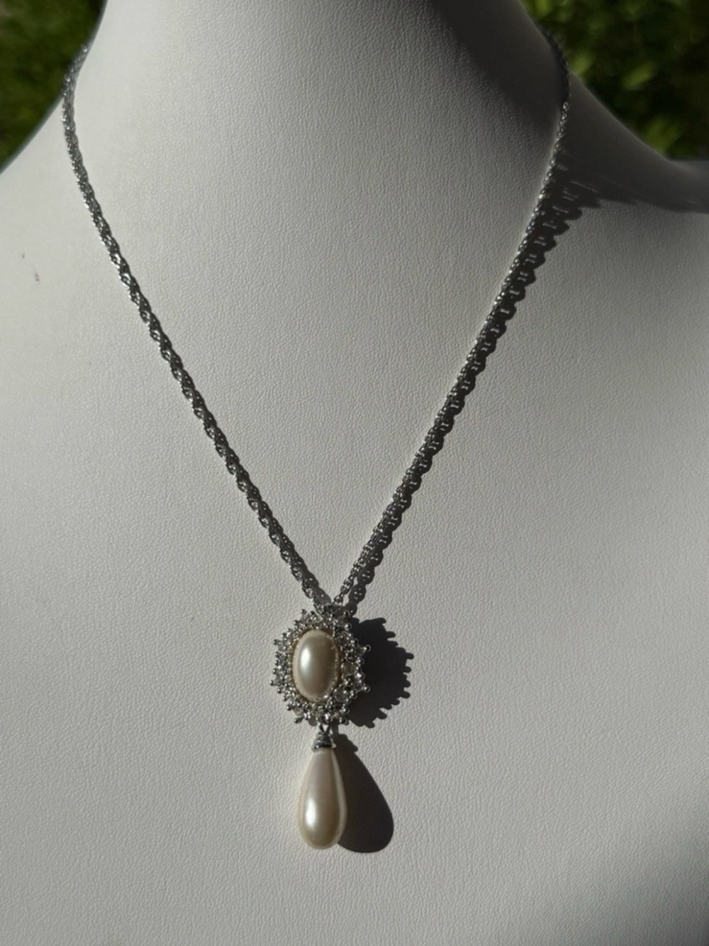 Vintage Christian Dior Teardrop Pearl Dangle Rhinestone Silver Chain Necklace - Picture 4 of 4